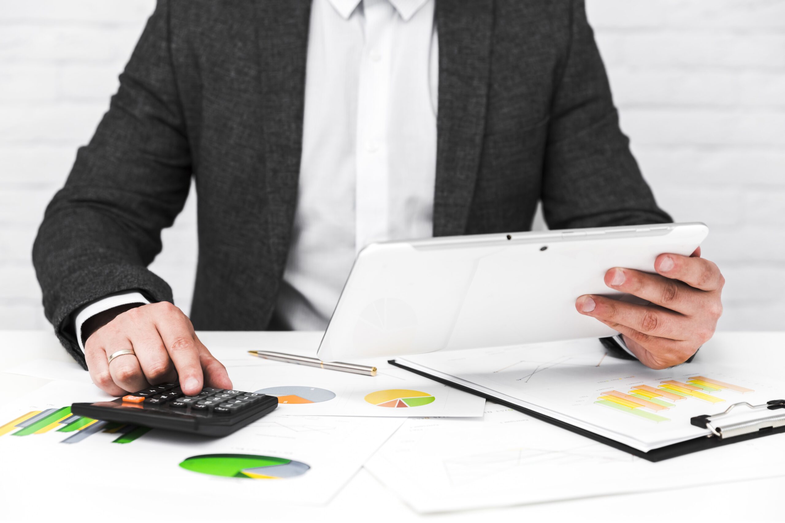 business-man-working-office-desktop (2) (1)